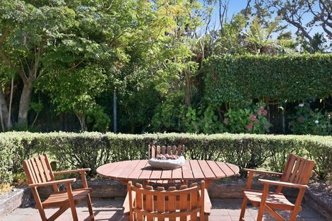 Photo of property in 5 Kawaroa Close, New Plymouth, 4310