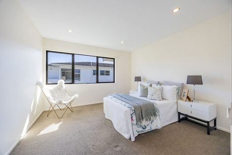 Photo of property in 13 Knightsbridge Drive, Forrest Hill, Auckland, 0620