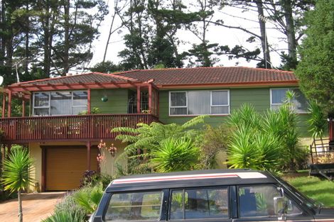 Photo of property in 26 Staincross Street, Green Bay, Auckland, 0604