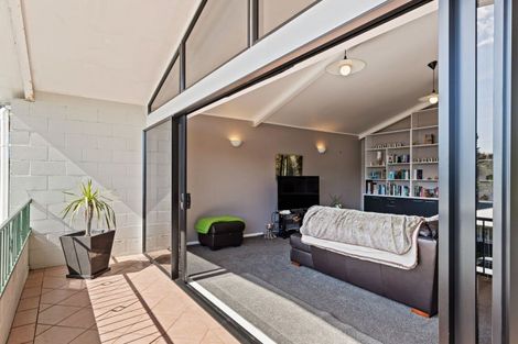 Photo of property in 12 Beaumont Crescent, Frankleigh Park, New Plymouth, 4310