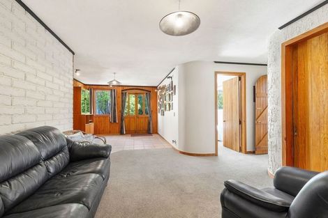 Photo of property in 5 Newnham Court, Tawa, Wellington, 5028