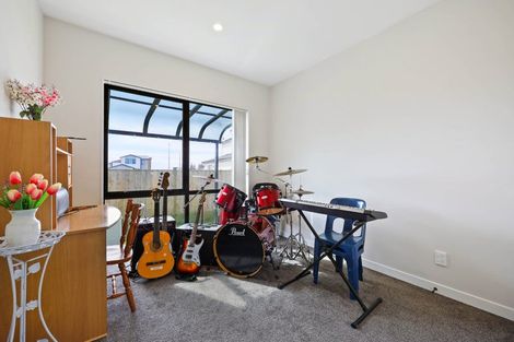 Photo of property in 12 Korowhiti Road, Clarks Beach, 2122