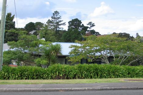Photo of property in 30 Avonleigh Road, Green Bay, Auckland, 0604