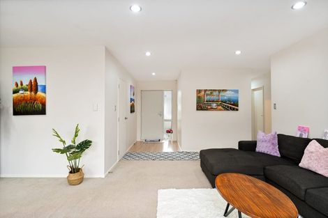 Photo of property in 5 Nirmal Place, Sunnyvale, Auckland, 0612
