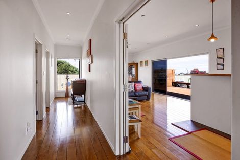 Photo of property in 630 South Road, Omata, New Plymouth, 4374