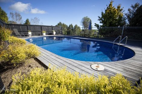 Photo of property in 18 Warren Road, Raglan, 3295