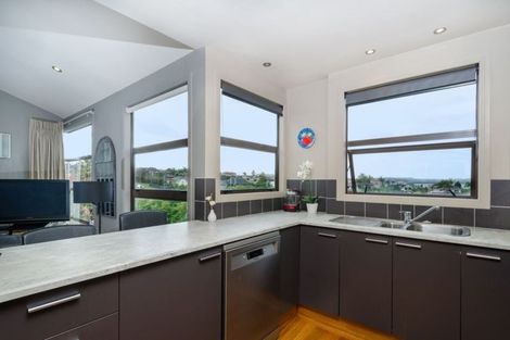 Photo of property in 135 Wiseley Road, West Harbour, Auckland, 0618