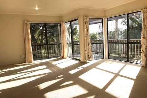 Photo of property in 15 Springside Place, New Lynn, Auckland, 0600