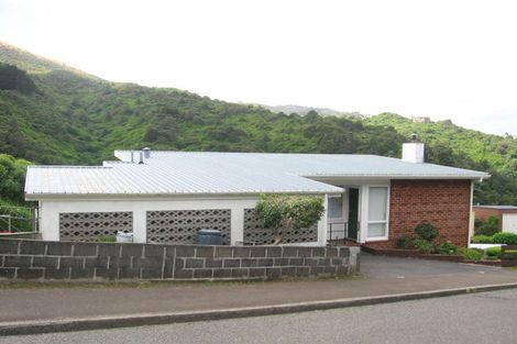 Photo of property in 2 Doris Gordon Crescent, Crofton Downs, Wellington, 6035