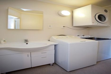 Photo of property in 102 Harbour Terrace, North Dunedin, Dunedin, 9016