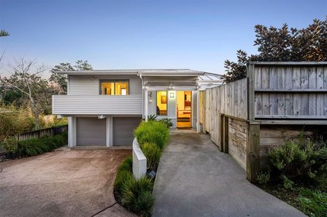 Photo of property in 1/16 Gordon Avenue, Milford, Auckland, 0620