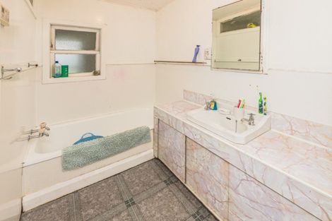 Photo of property in 4 Ashton Terrace, Castlecliff, Whanganui, 4501