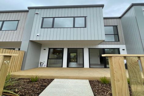 Photo of property in 132e Tiriwa Drive, Massey, Auckland, 0614