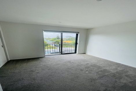 Photo of property in 1/1 Sylvan Crescent, Te Atatu South, Auckland, 0610
