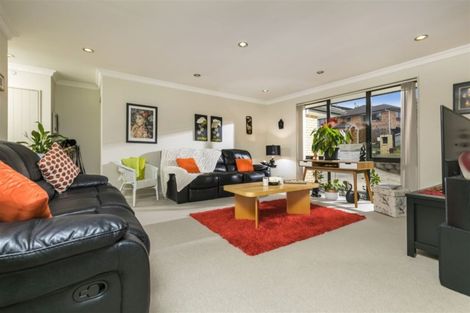 Photo of property in 33 Sapperton Drive, Henderson, Auckland, 0612