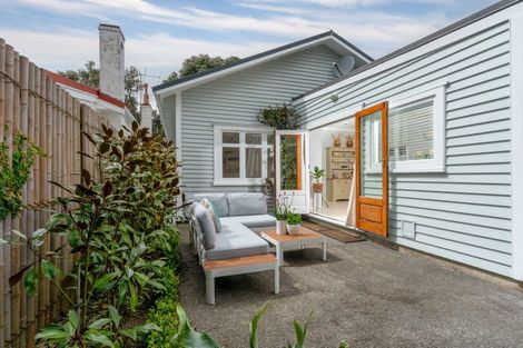 Photo of property in 86 The Parade, Island Bay, Wellington, 6023