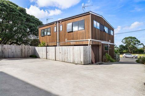 Photo of property in 2/141 Wallace Road, Mangere Bridge, Auckland, 2022