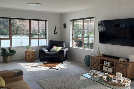 Photo of property in 16 Richmond Avenue, Waikanae, 5036