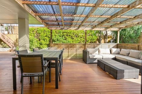 Photo of property in 6 English Oak Drive, Schnapper Rock, Auckland, 0632