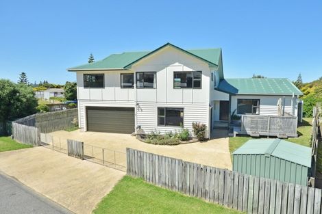 Photo of property in 1 Tamarisk Drive, Riversdale Beach, Masterton, 5872
