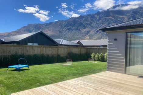 Photo of property in 32 Cheviot Street, Jacks Point, 9371