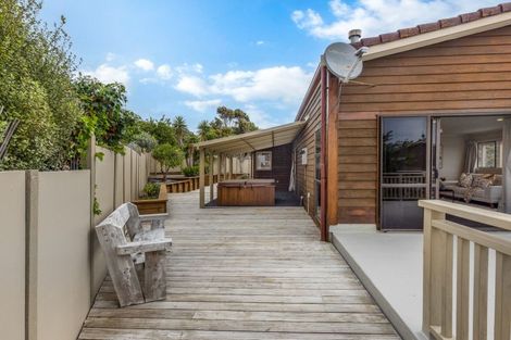 Photo of property in 30 Kinloch Place, Papakowhai, Porirua, 5024