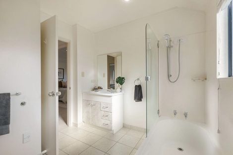 Photo of property in 1/14 Ponderosa Drive, Oteha, Auckland, 0632