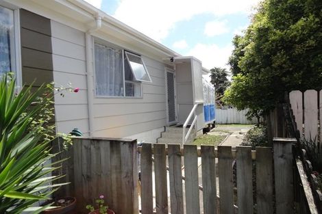 Photo of property in 9/26 Islington Avenue, New Lynn, Auckland, 0600