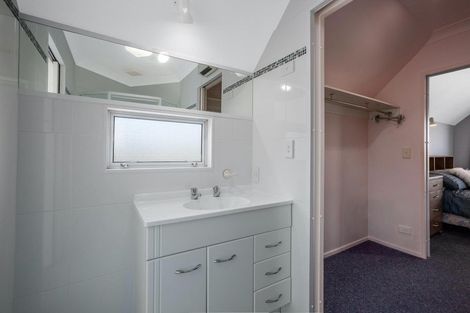 Photo of property in 17a Groves Road, Raumati Beach, Paraparaumu, 5032