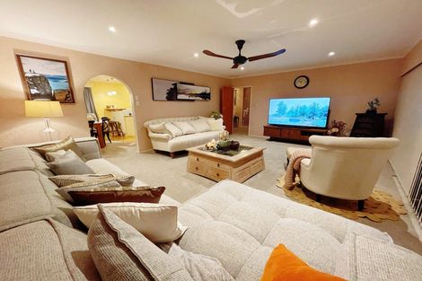 Photo of property in 114 Sturges Road, Henderson, Auckland, 0612