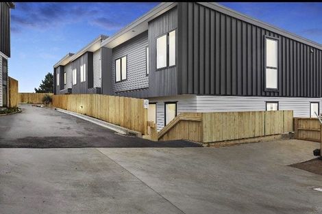 Photo of property in 2/62 Spenmoor Street, Newlands, Wellington, 6037