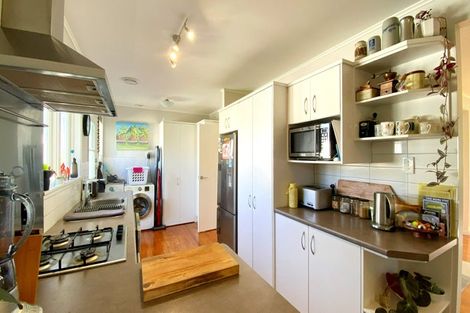 Photo of property in 17 Thomas Avenue, Te Atatu Peninsula, Auckland, 0610