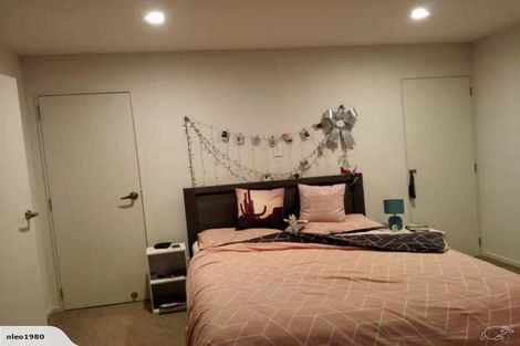 Photo of property in 28 Staincross Street, Green Bay, Auckland, 0604