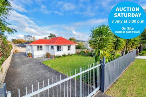 Photo of property in 9 Woodside Road, Massey, Auckland, 0614