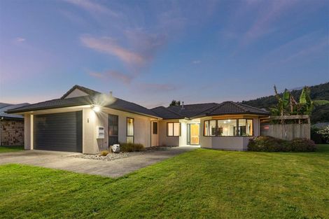Photo of property in 6 Caulfield Place, Pukehangi, Rotorua, 3015