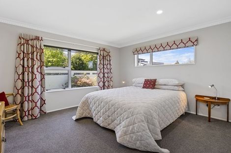 Photo of property in 2 Golders Place, Richmond Heights, Taupo, 3330