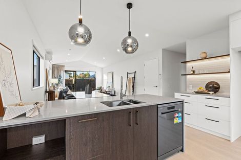 Photo of property in 8 Greystone Close, Halswell, 8025