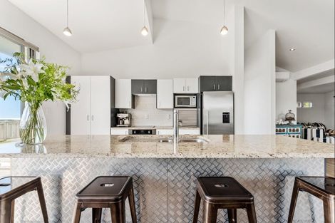 Photo of property in 15 Meiklejohn Way, Omaha, 0986