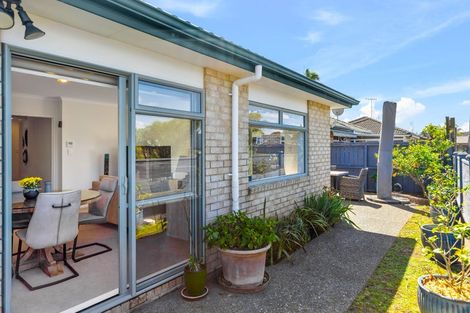 Photo of property in 19 Francis Skinner Place, Orewa, 0931