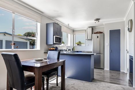 Photo of property in 102 Oakfield Crescent, Pukete, Hamilton, 3200