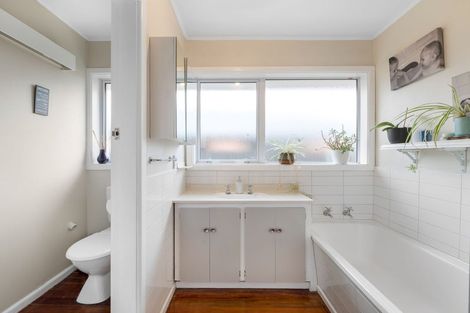 Photo of property in 42 Waratah Street, Avondale, Christchurch, 8061