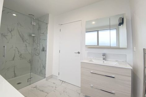 Photo of property in 2/7 Flanshaw Road, Te Atatu South, Auckland, 0610