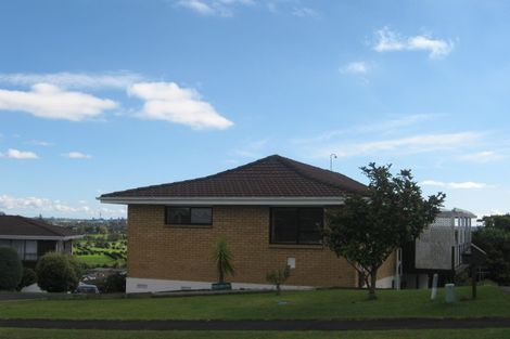 Photo of property in 19 Gwenand Place, Botany Downs, Auckland, 2010