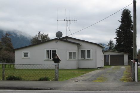 Photo of property in 83 Waller Street, Murchison, 7007