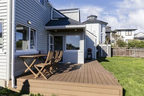 Photo of property in 2b Paratu Way, Strathmore Park, Wellington, 6022