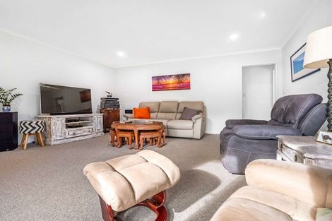 Photo of property in 15 Awaroa Stream Drive, Waiuku, 2123