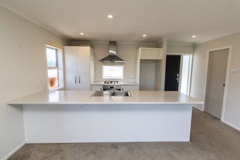 Photo of property in 1/20 Glanmire Road, Newlands, Wellington, 6037