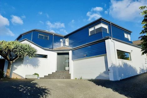 Photo of property in 1/909 Beach Road, Waiake, Auckland, 0630