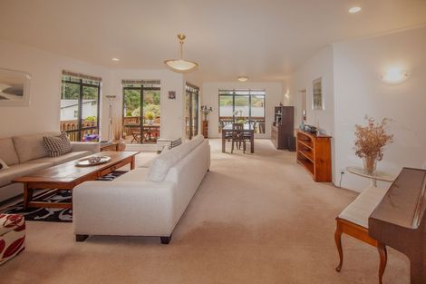 Photo of property in 16 Wantwood Grove, Churton Park, Wellington, 6037