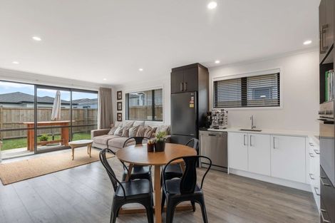 Photo of property in 11 Survila Street, Takanini, 2110